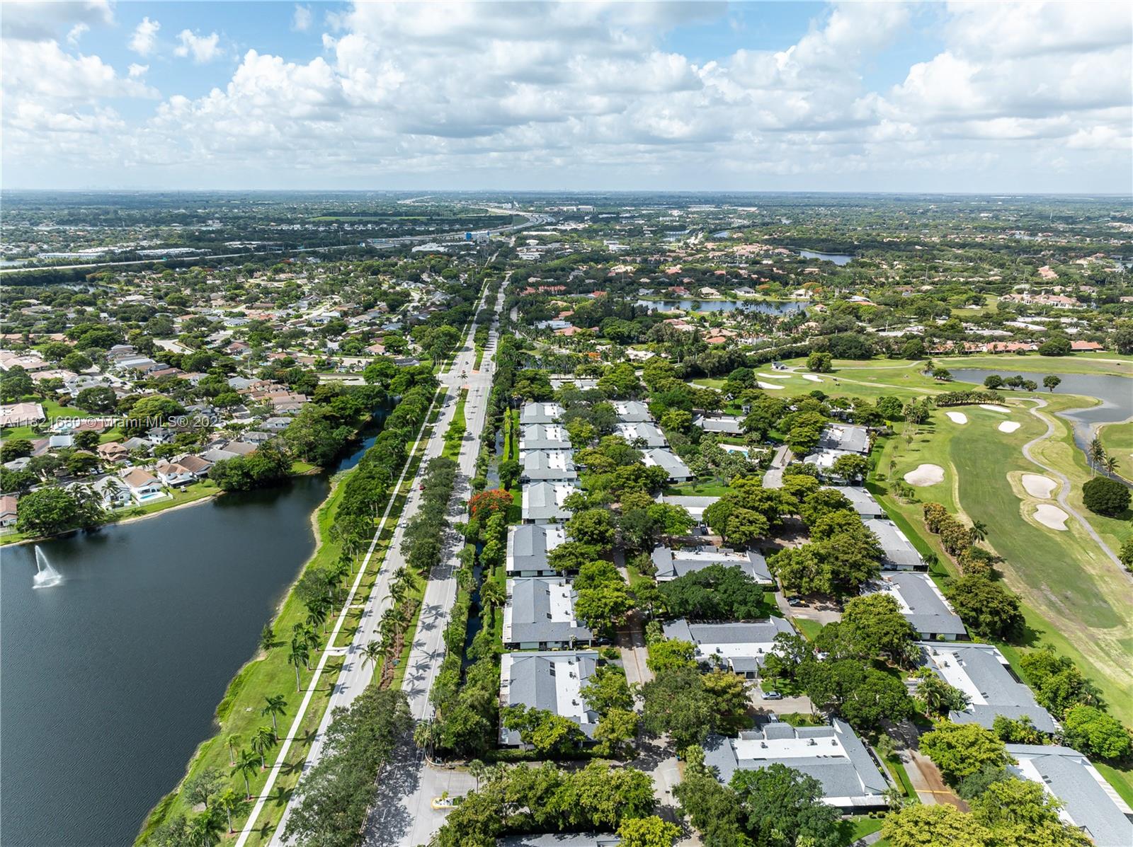VILLAS AT BONAVENTURE IN - Residential