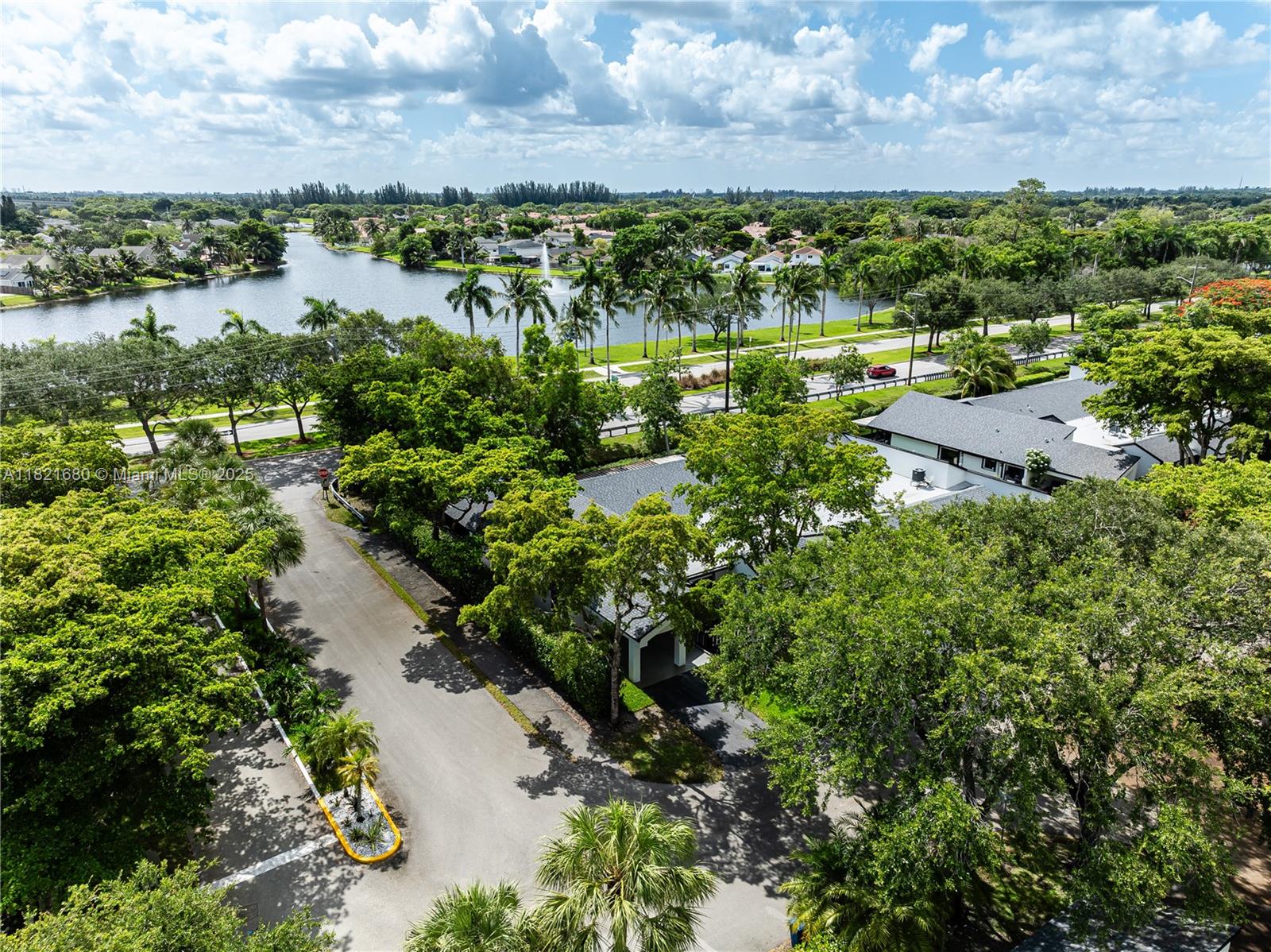 VILLAS AT BONAVENTURE IN - Residential