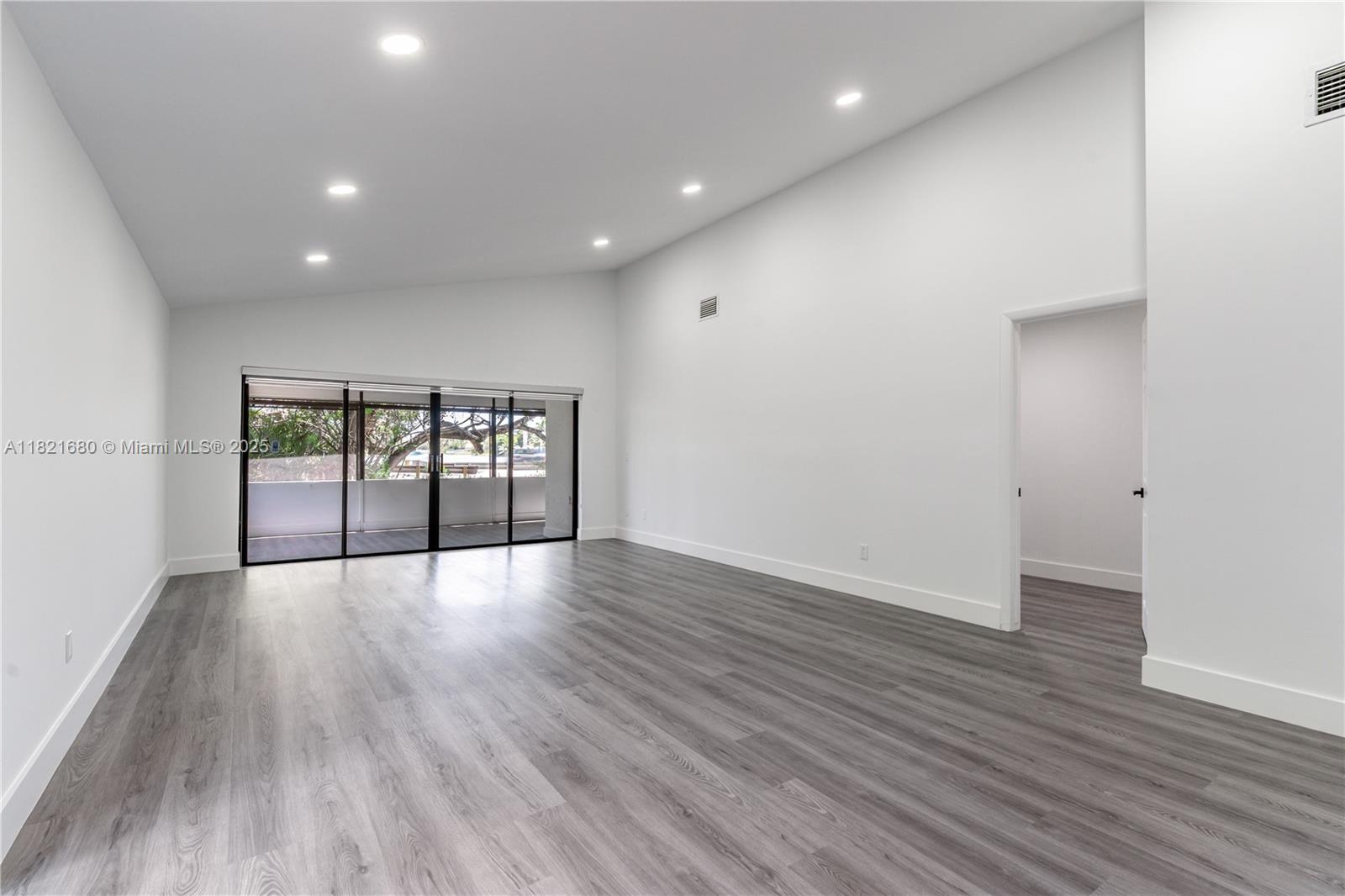 VILLAS AT BONAVENTURE IN - Residential