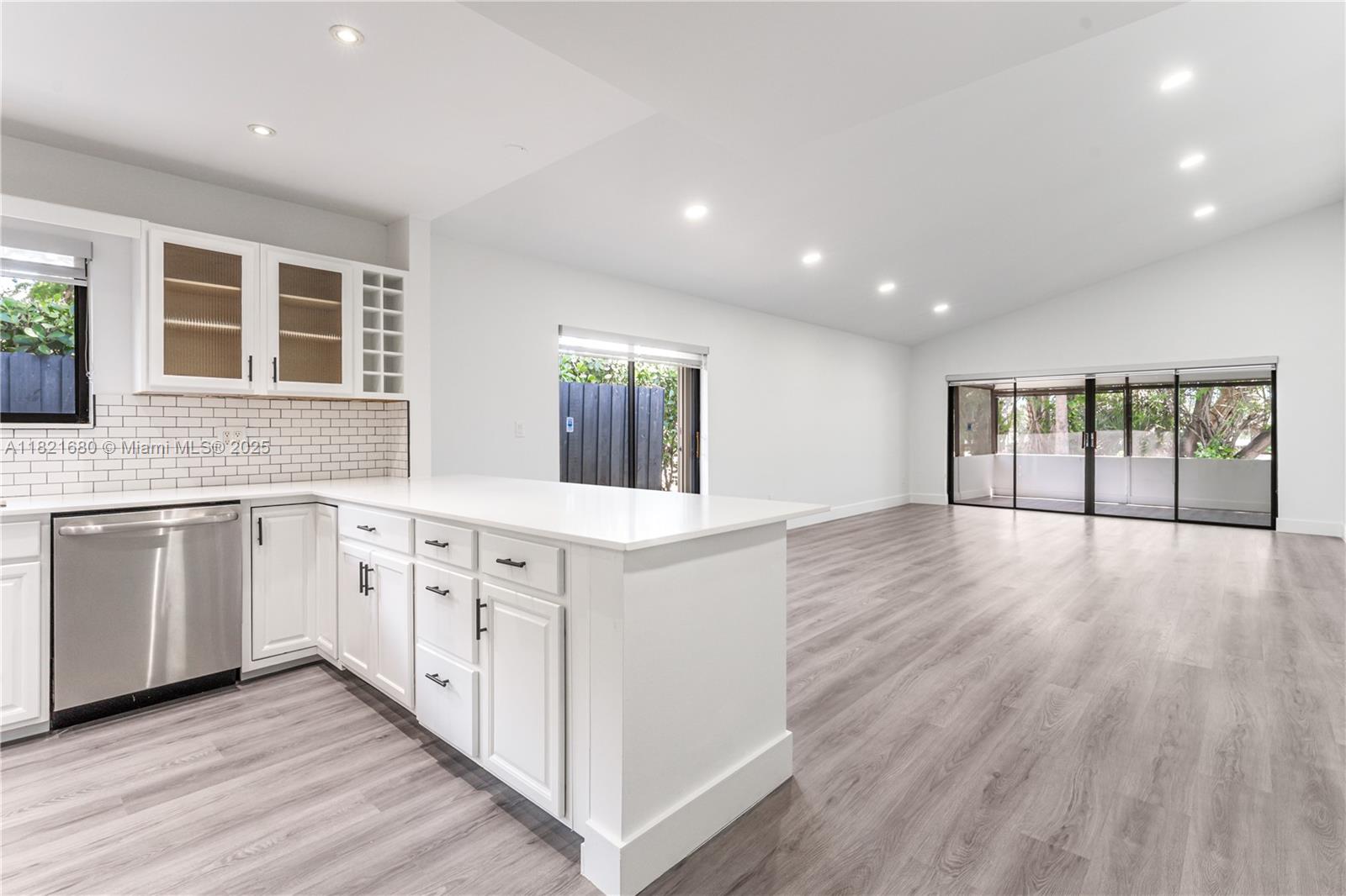 VILLAS AT BONAVENTURE IN - Residential