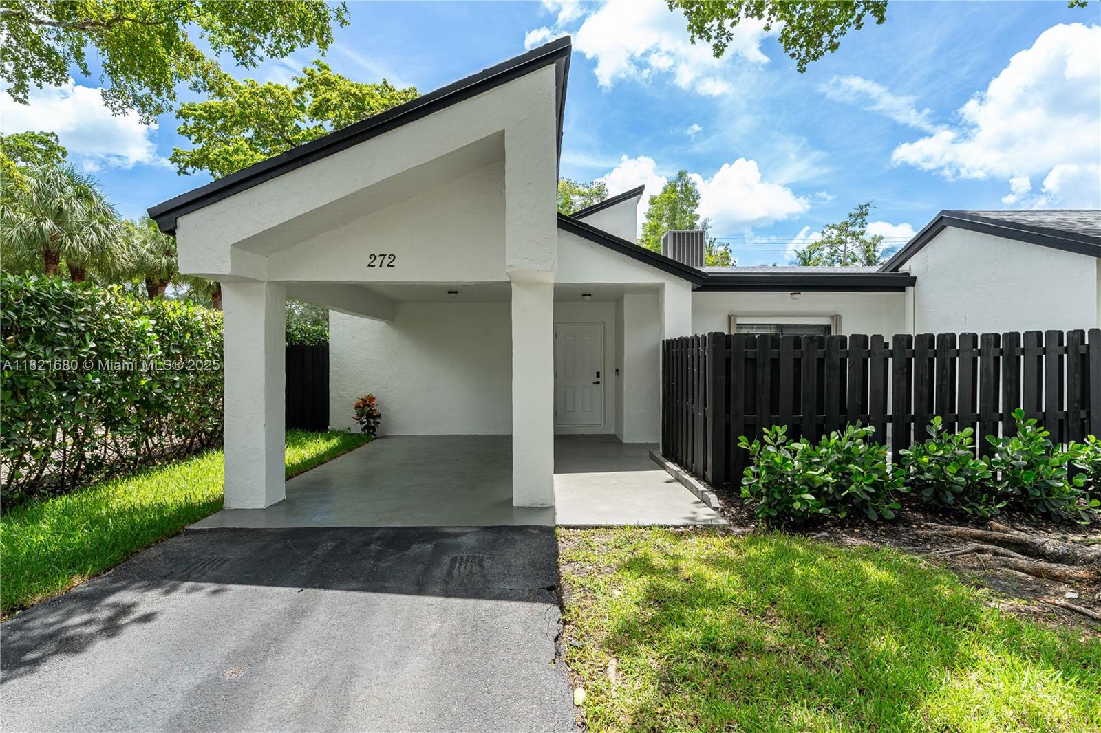 VILLAS AT BONAVENTURE IN - Residential