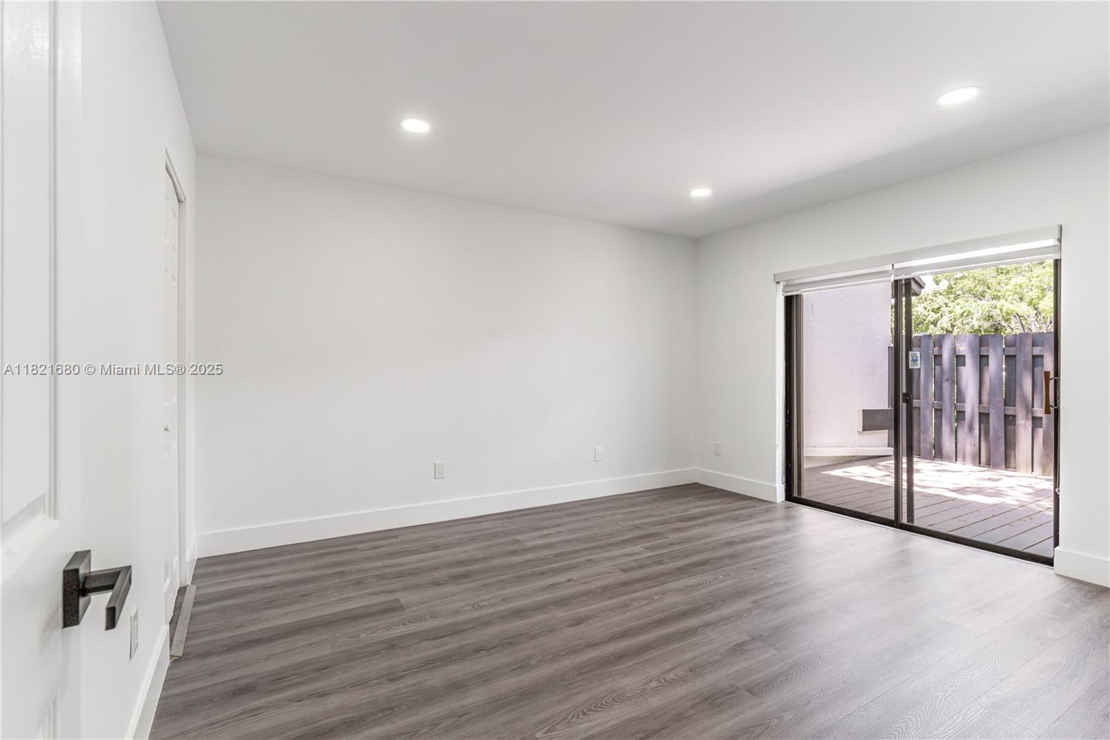 VILLAS AT BONAVENTURE IN - Residential