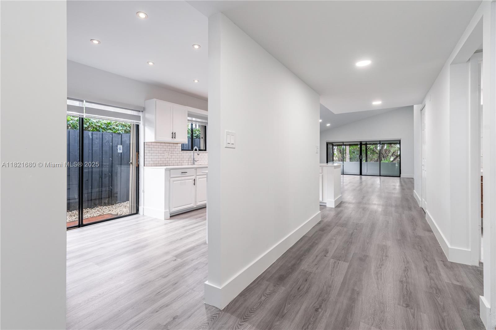 VILLAS AT BONAVENTURE IN - Residential