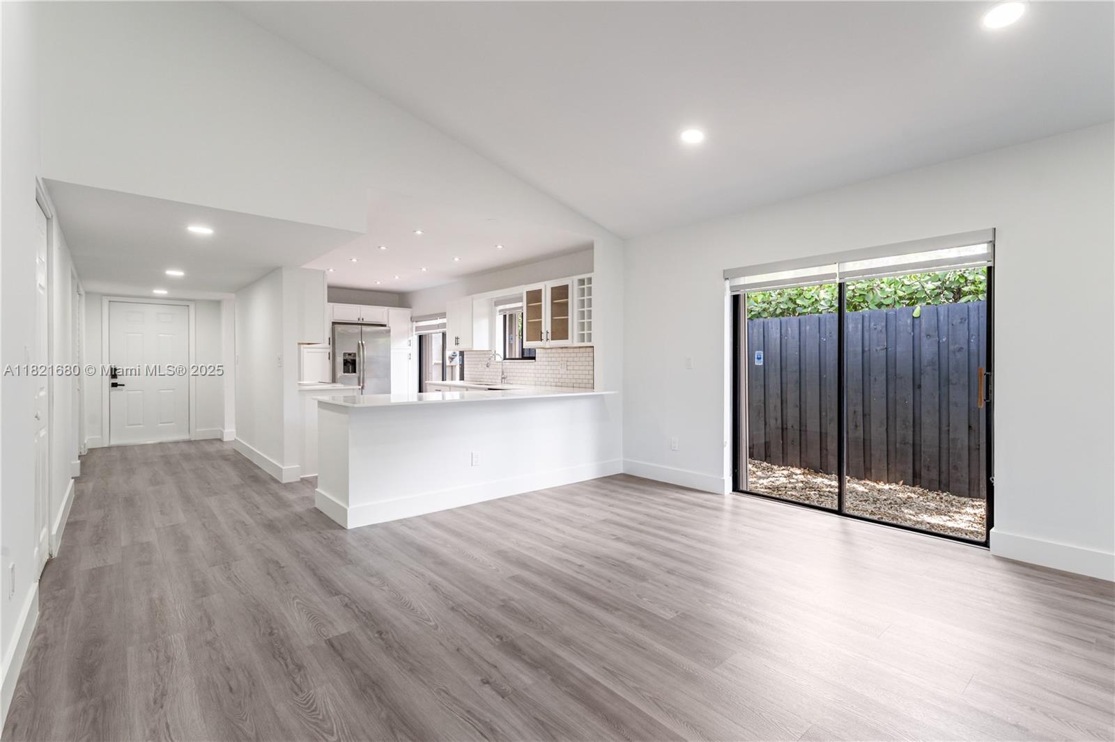 VILLAS AT BONAVENTURE IN - Residential