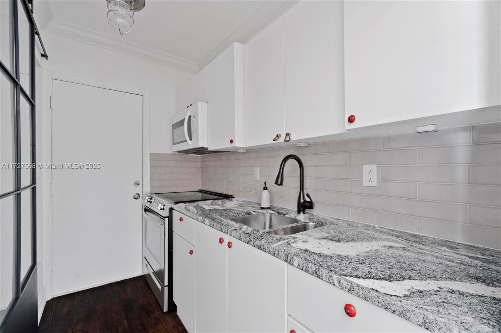 Rental Property at 7331 Gary Ave 209, Miami Beach, Miami-Dade County, Florida - Bedrooms: 1 
Bathrooms: 1  - $1,800 MO.