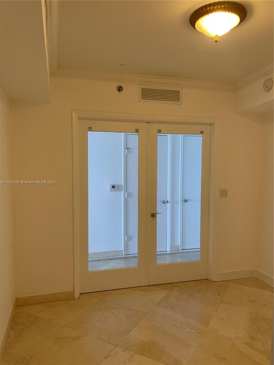 BEACH CLUB CONDO - Residential Lease
