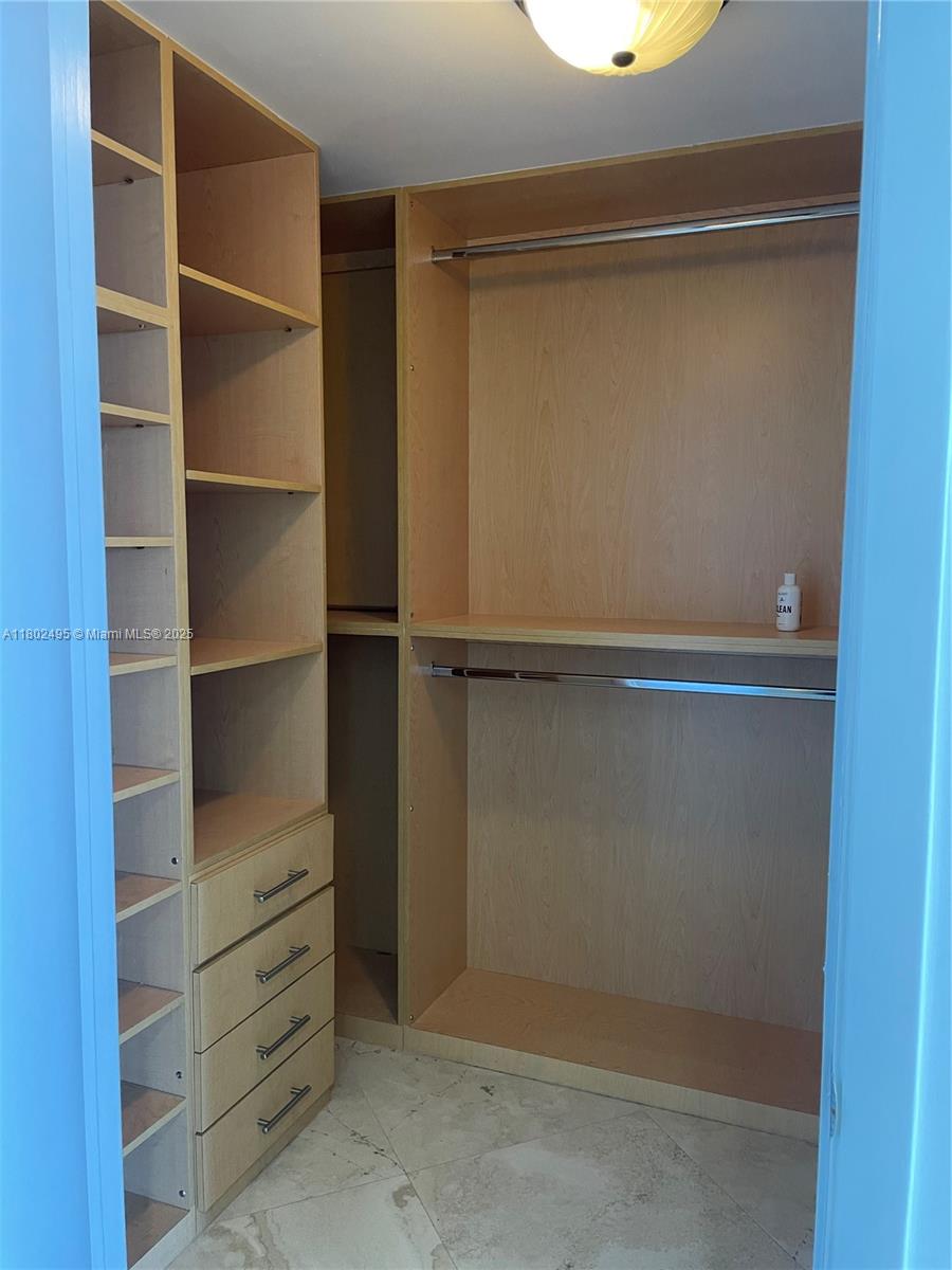 BEACH CLUB CONDO - Residential Lease