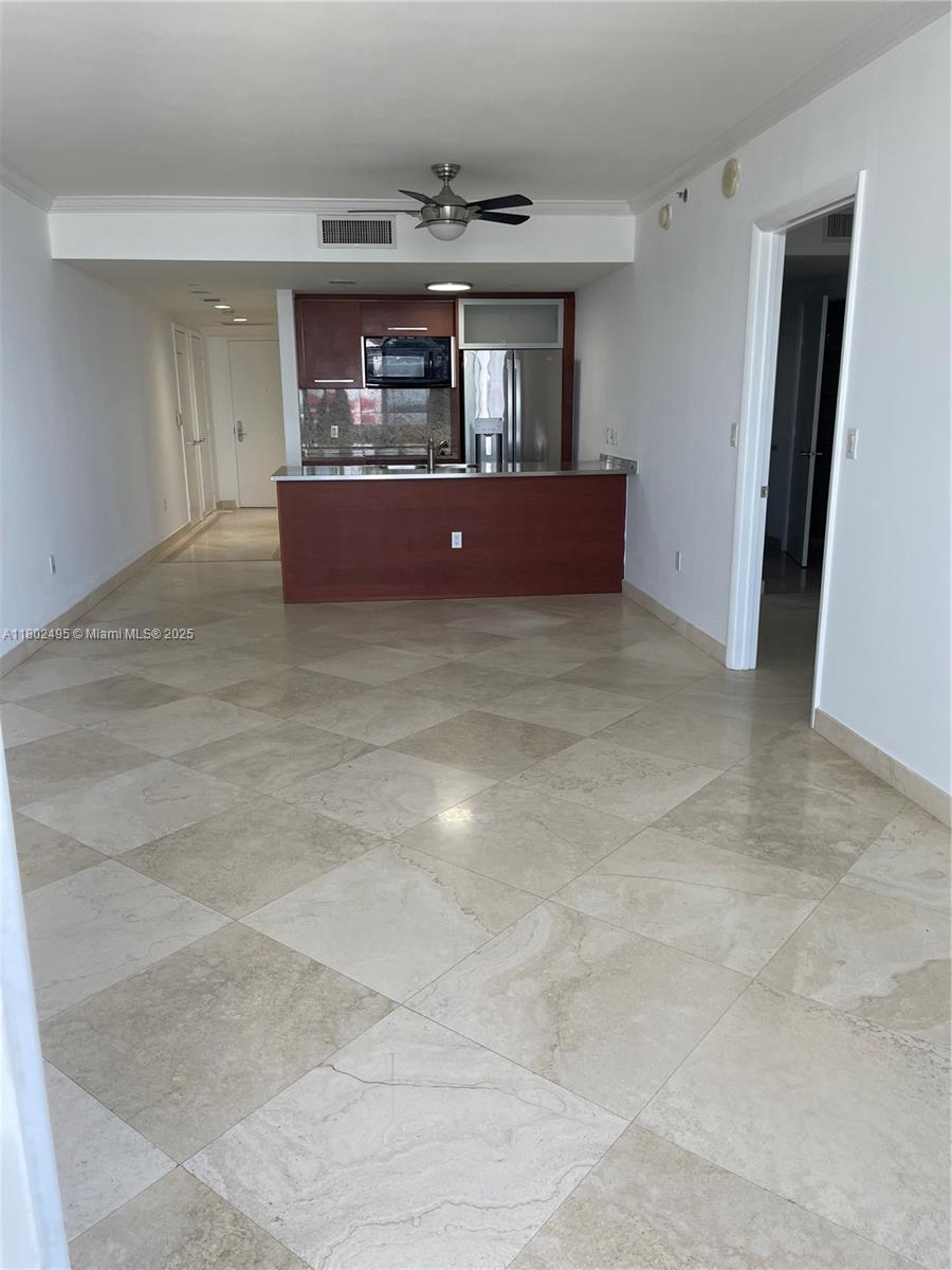 BEACH CLUB CONDO - Residential Lease