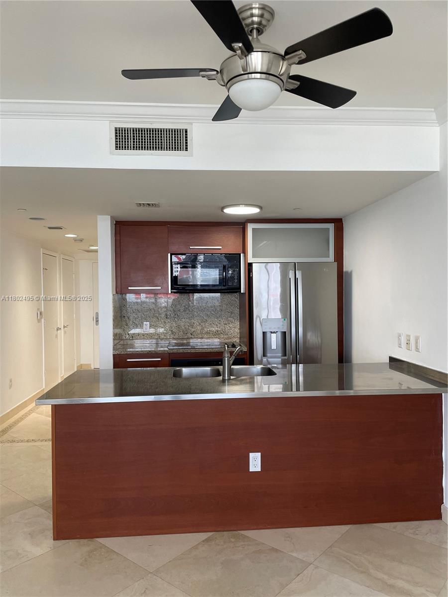 BEACH CLUB CONDO - Residential Lease