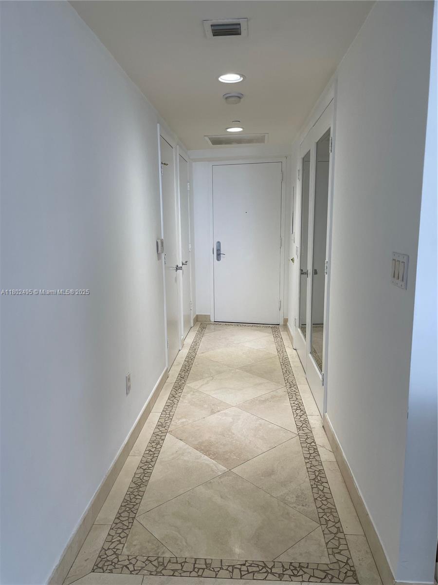 BEACH CLUB CONDO - Residential Lease