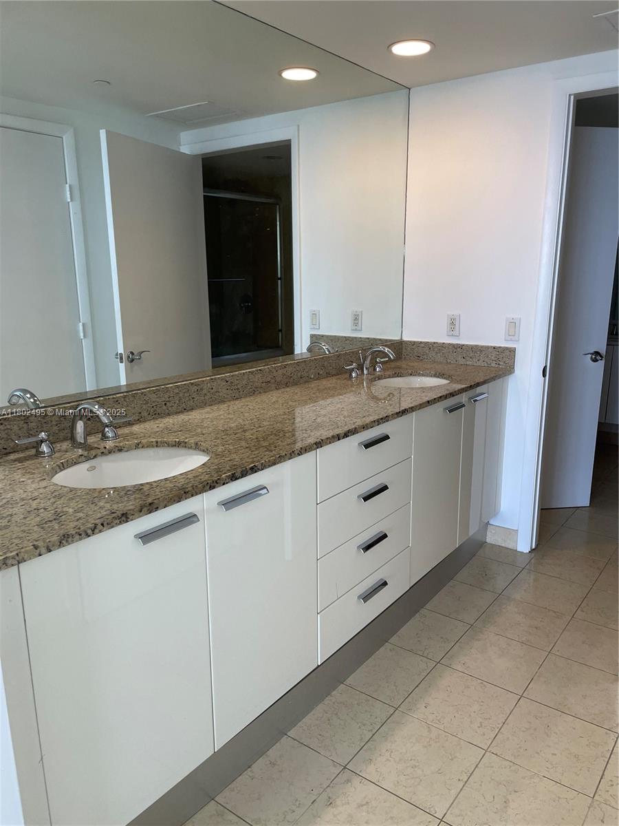 BEACH CLUB CONDO - Residential Lease