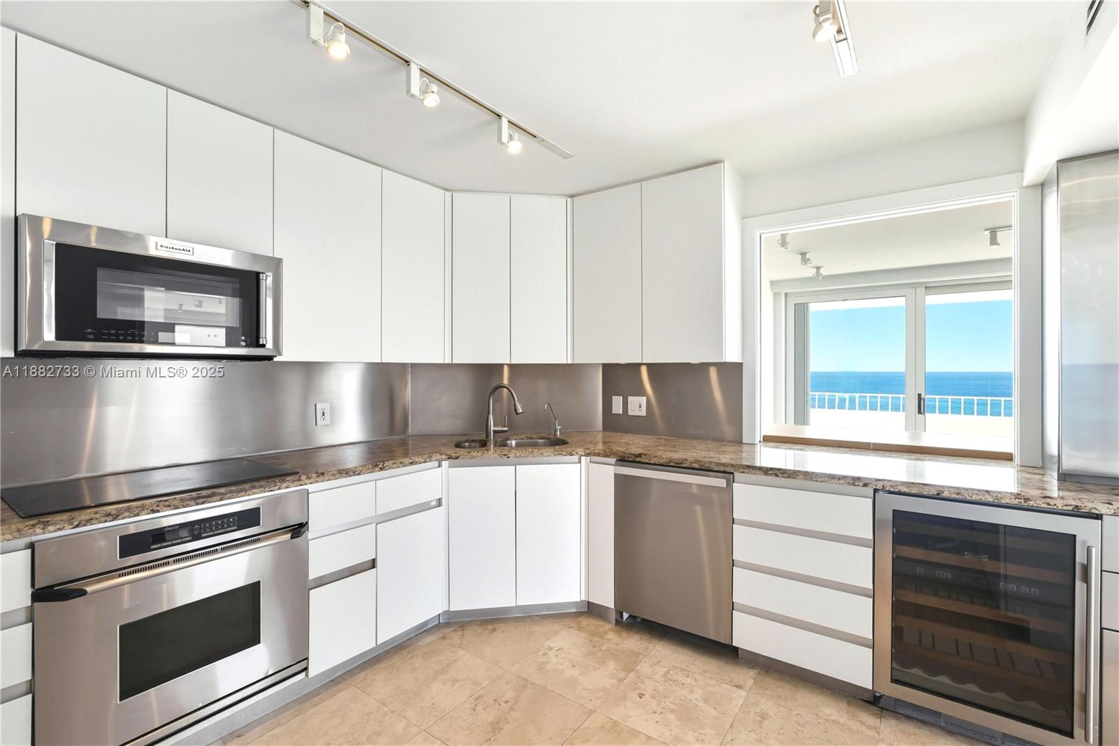 KEY BISCAYNE COMMODORE CL - Residential Lease
