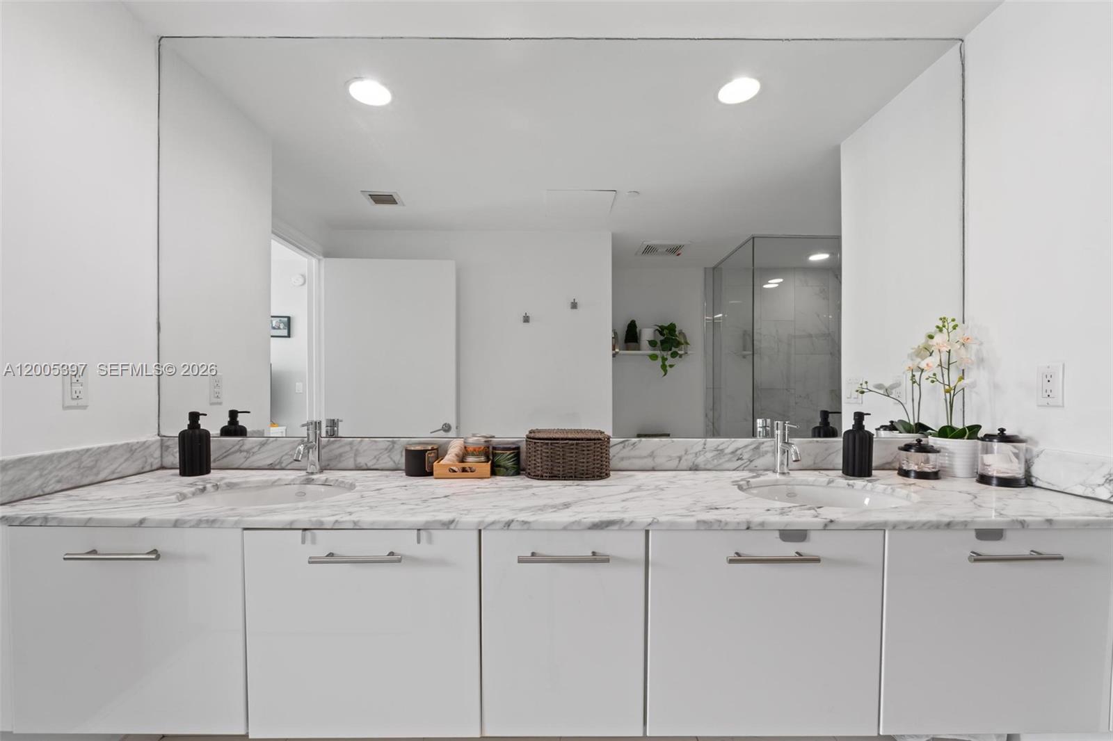 500 BRICKELL EAST CONDO - Residential