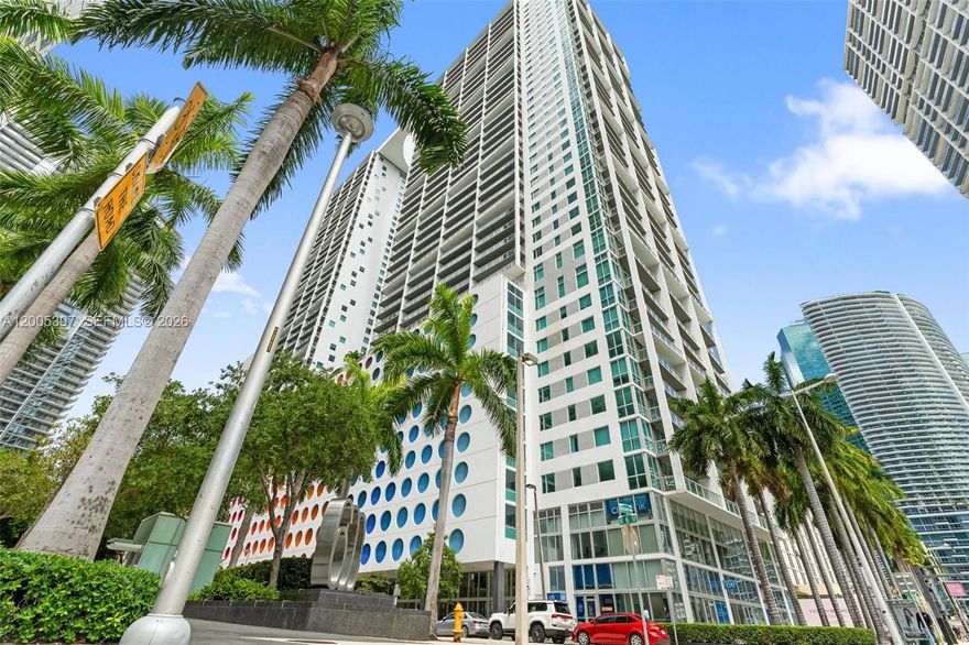 Located in 500 Brickell near Brickell City Centre, this beautiful 2-bedroom, 2-bath. Features include stainless steel appliances, in-unit washer and dryer, Italian-style cabinetry, walk-in closet, laminate floors, and floor-to-ceiling windows. Enjoy top-tier amenities including rooftop pool, gym, sauna, valet, concierge, and more.