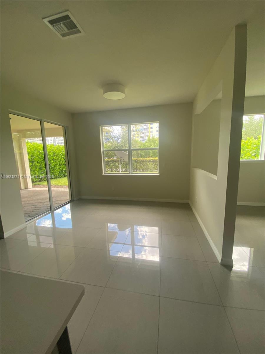 HILLCREST COUNTRY CLUB NO - Residential