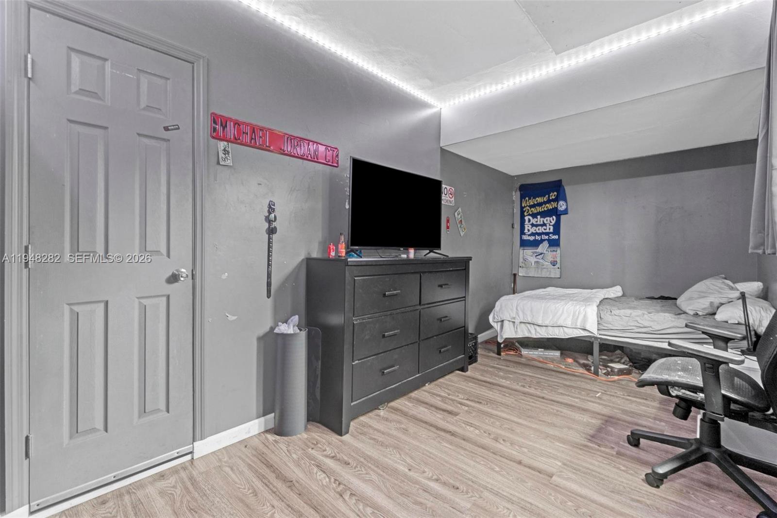 SHOREWOOD - Residential