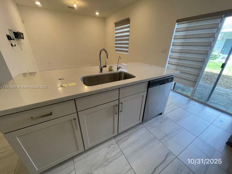 View photos, virtual tours, details... 767 SE 18th St