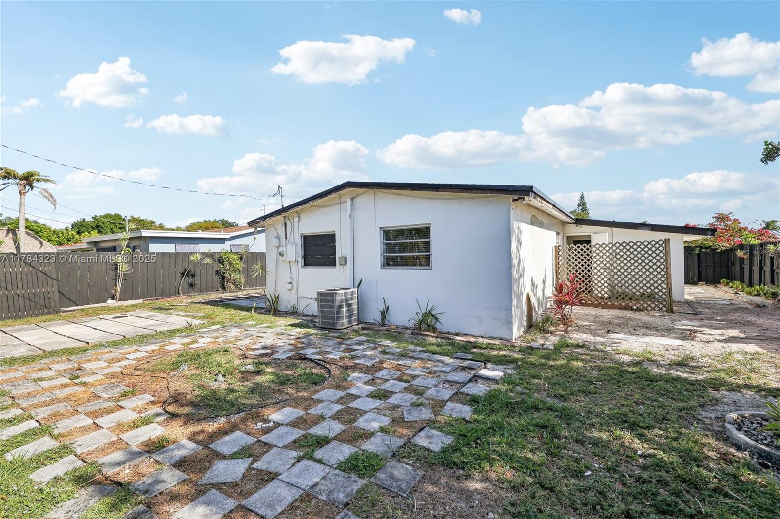DRIFTWOOD PLAZA - Residential
