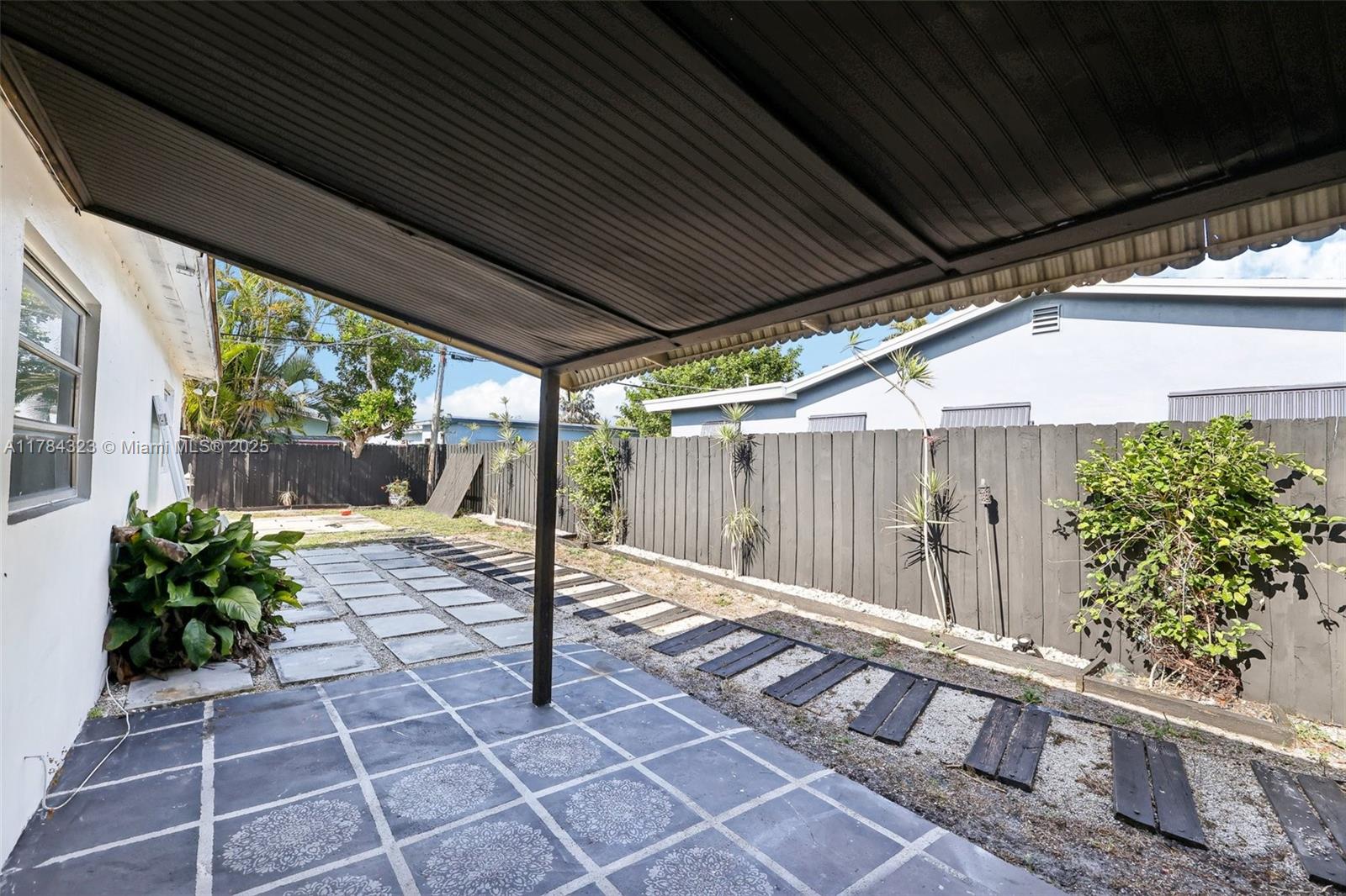 DRIFTWOOD PLAZA - Residential
