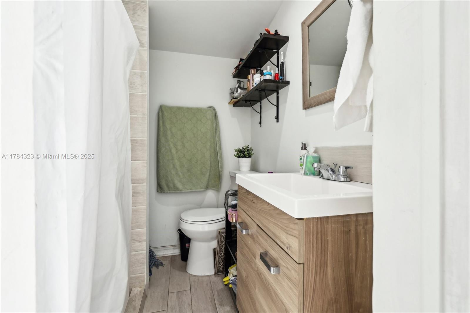 DRIFTWOOD PLAZA - Residential
