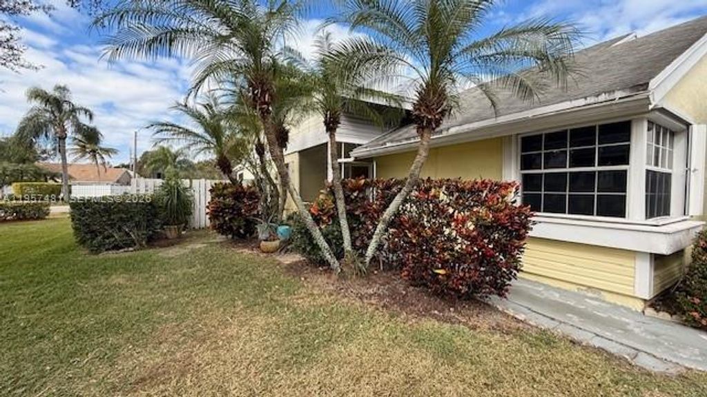 Photo of 1091 SW 110th Ter, Davie, FL 33324 (MLS # A11957481)