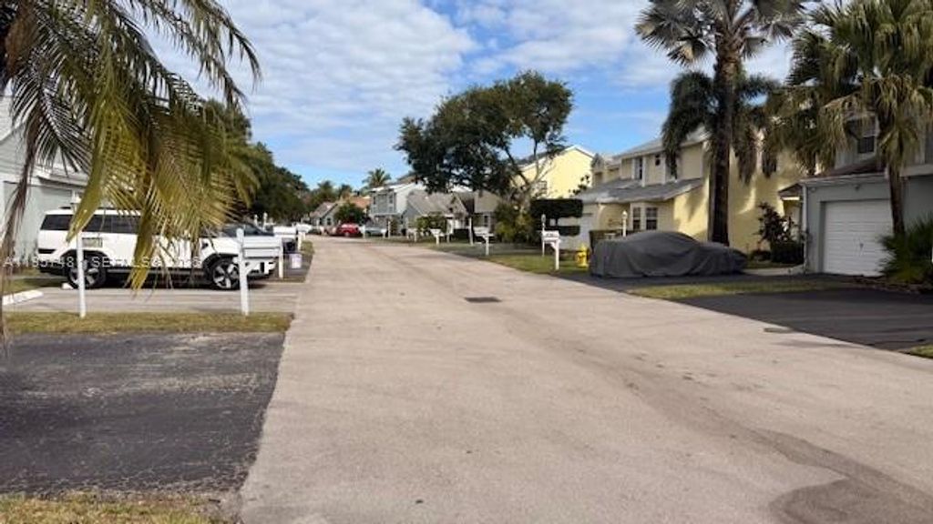 Photo of 1091 SW 110th Ter, Davie, FL 33324 (MLS # A11957481)