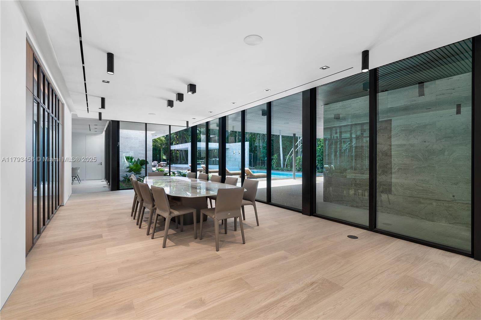 CLEVELAND PARK - Residential Lease