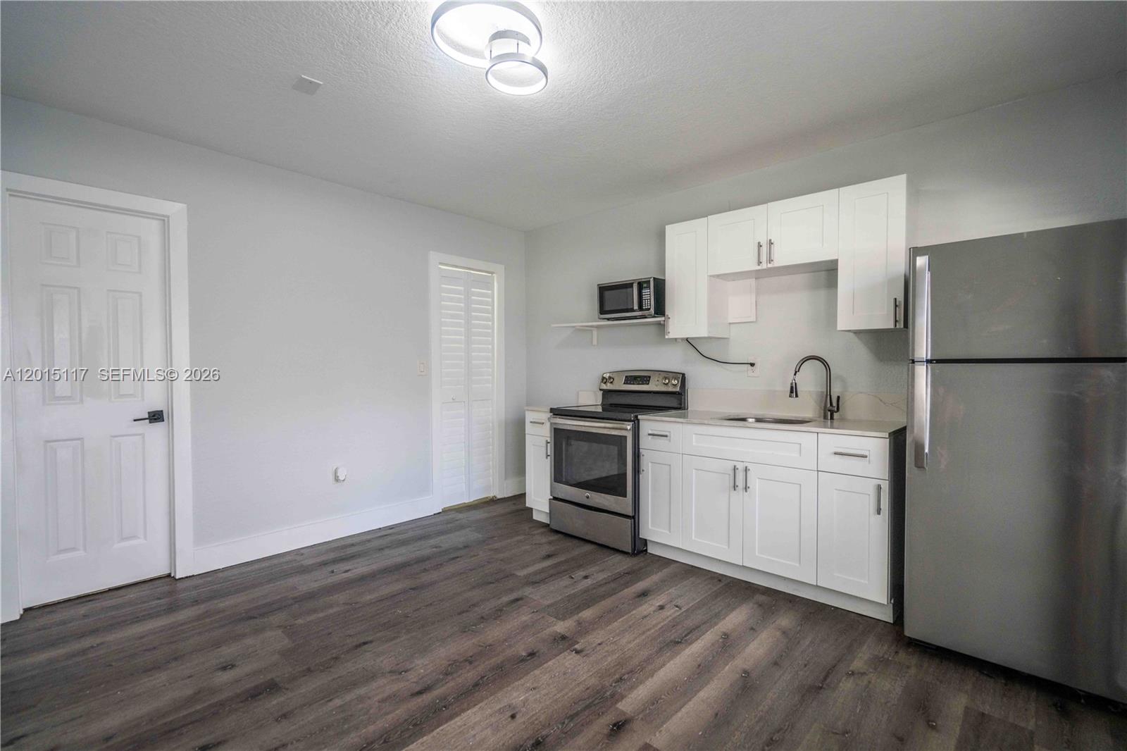 1940 Biarritz Dr 24