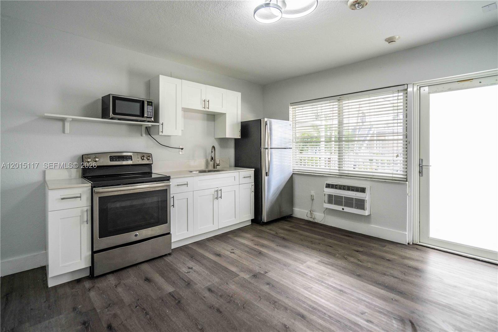 1940 Biarritz Dr 24