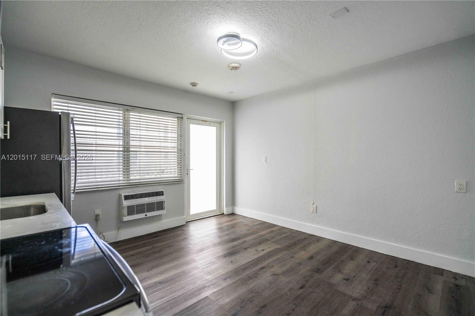 1940 Biarritz Dr 24