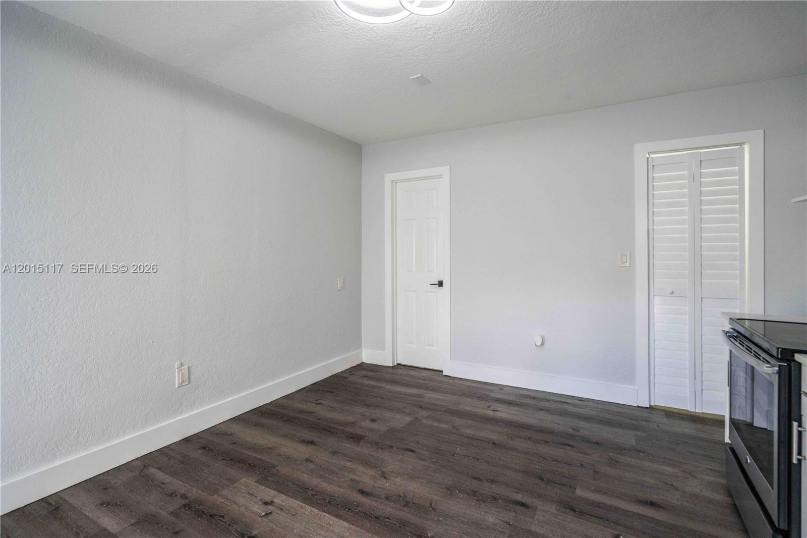 1940 Biarritz Dr 24
