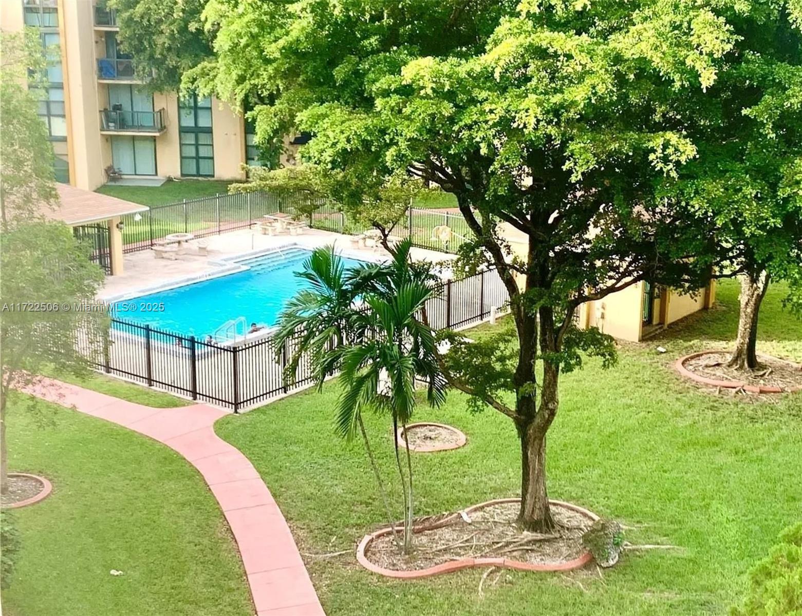 INTERNATIONAL PARK I COND - Residential