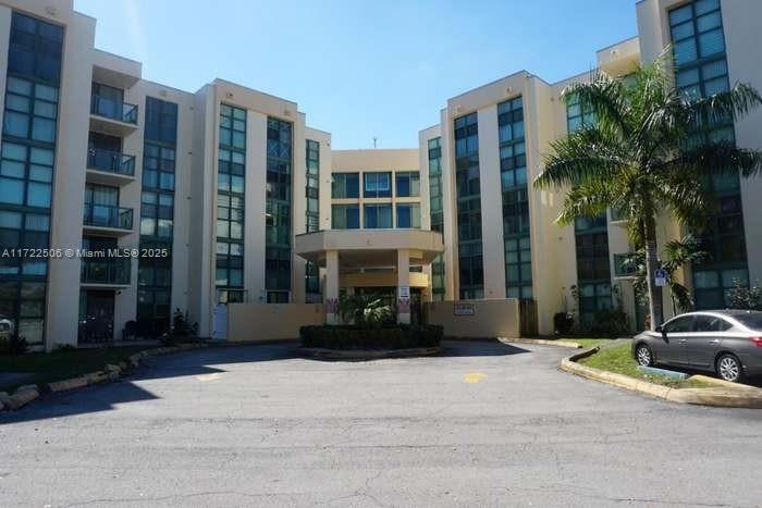 INTERNATIONAL PARK I COND - Residential