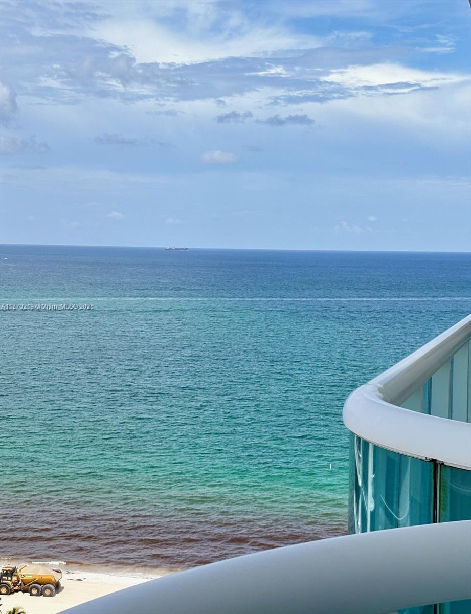 INCREDIBLE CONDO IN THE PALACE, Exclusive building across Bal Harbor Shops, spectacular sunset bay views, Spa, Gym, Restaurant, Tennis Court , Private beach access, Master Suite with dual bathrooms, move in ready or can be updated, tremendous potential.
Sellers motivated!!