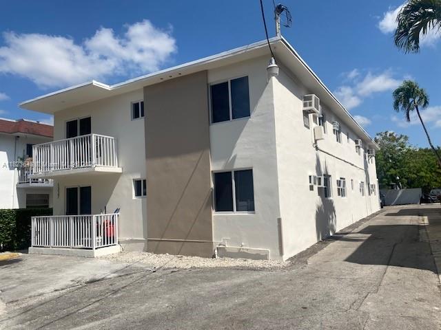 1327 Sw 3rd St 5, Miami, Broward County, Florida - 2 Bedrooms  
1 Bathrooms - 