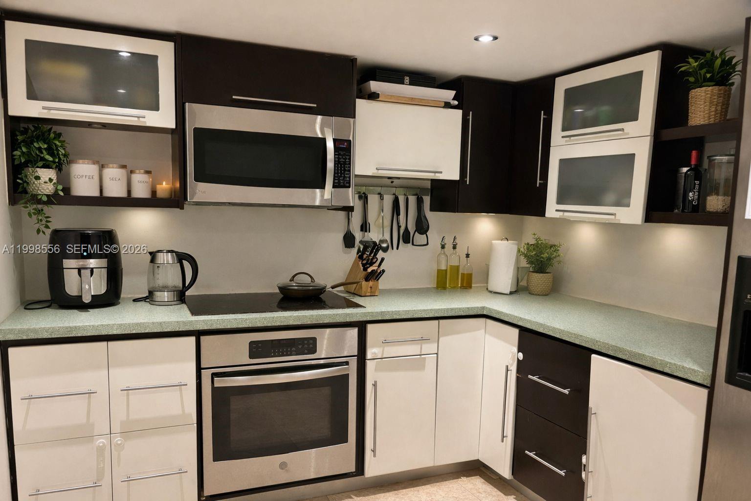 VENETIA CONDO - Residential