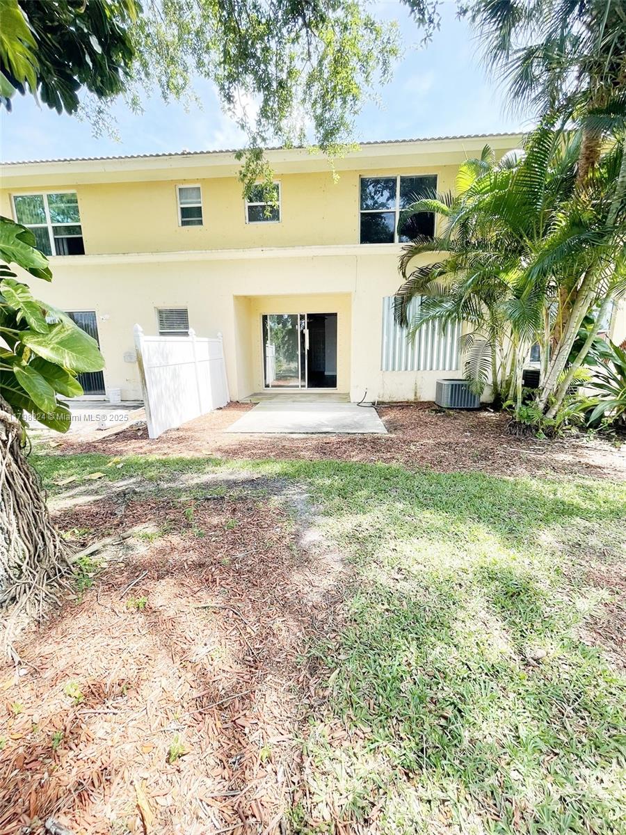 SEMINOLE ESTATES & TOWNHO - Residential Lease