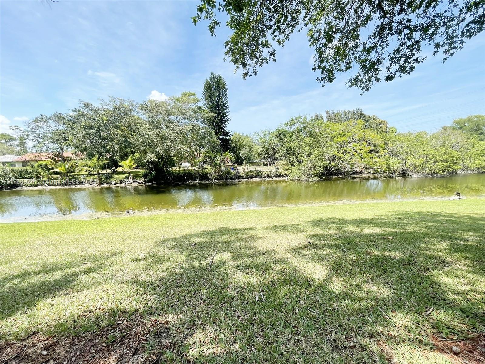 SEMINOLE ESTATES & TOWNHO - Residential Lease