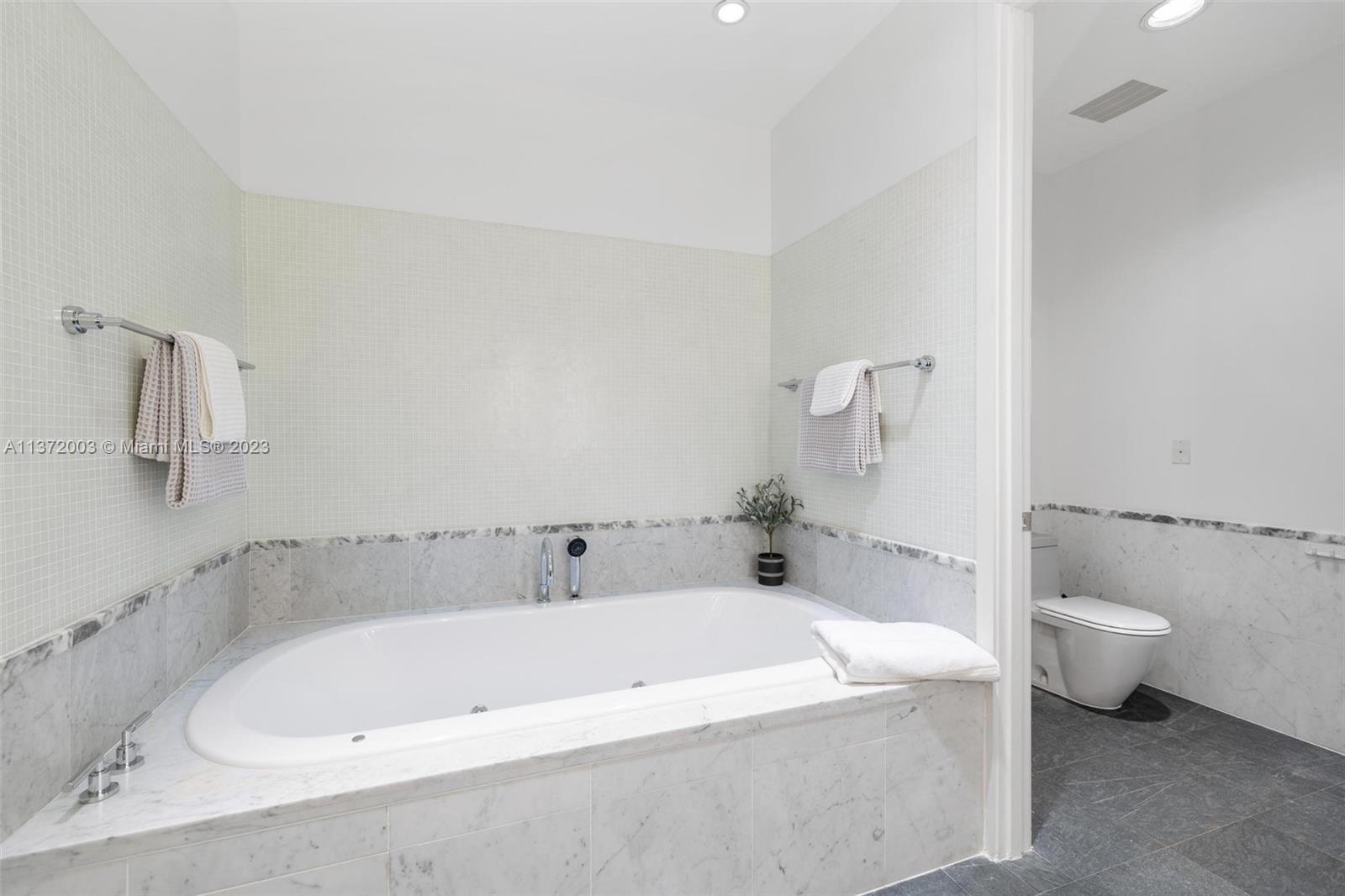 CHATHAM AT AQUA - Residential