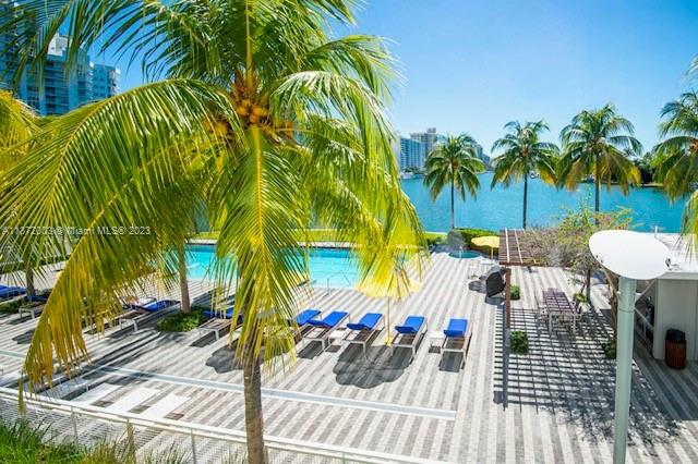 CHATHAM AT AQUA - Residential