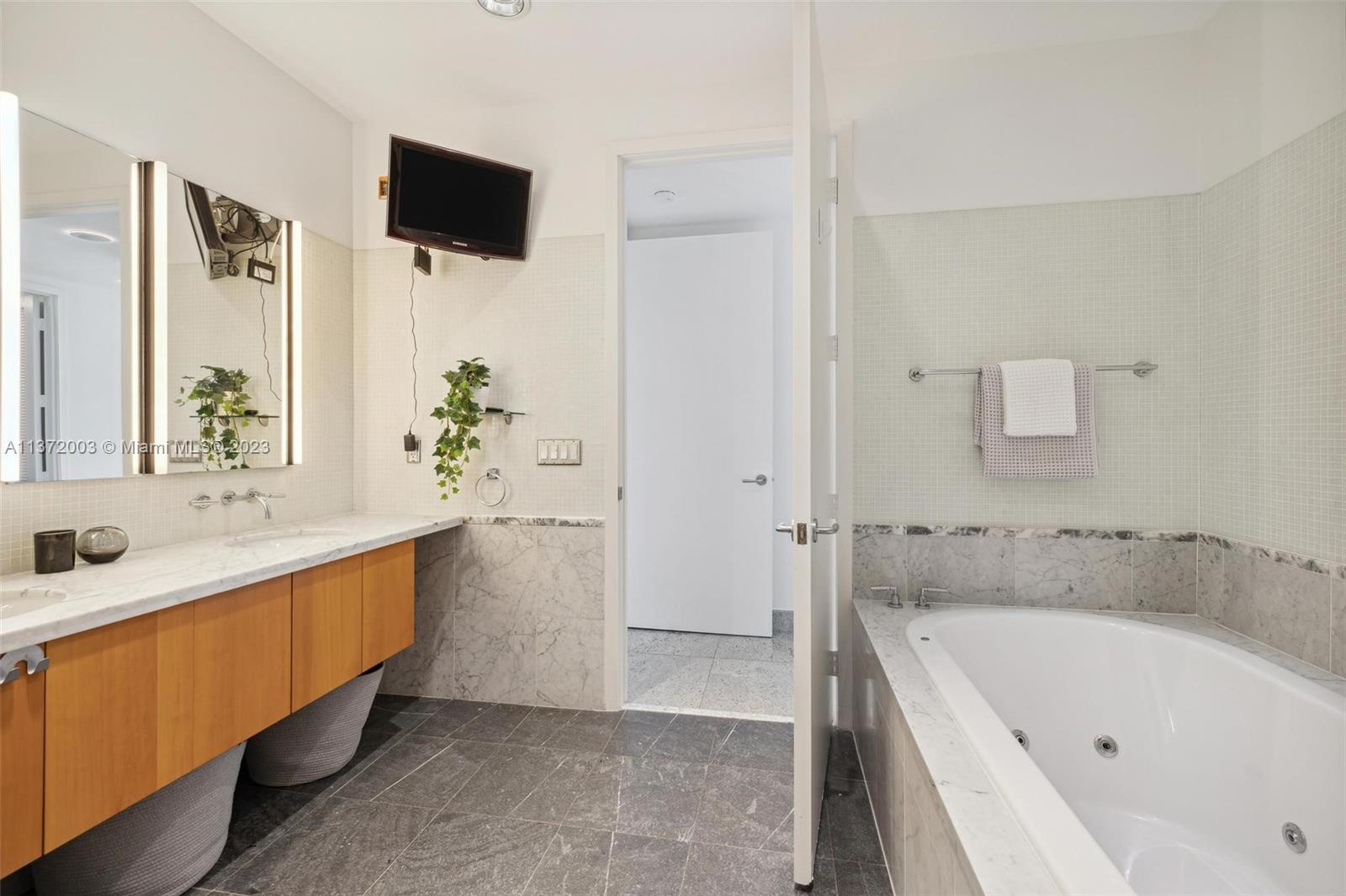 CHATHAM AT AQUA - Residential