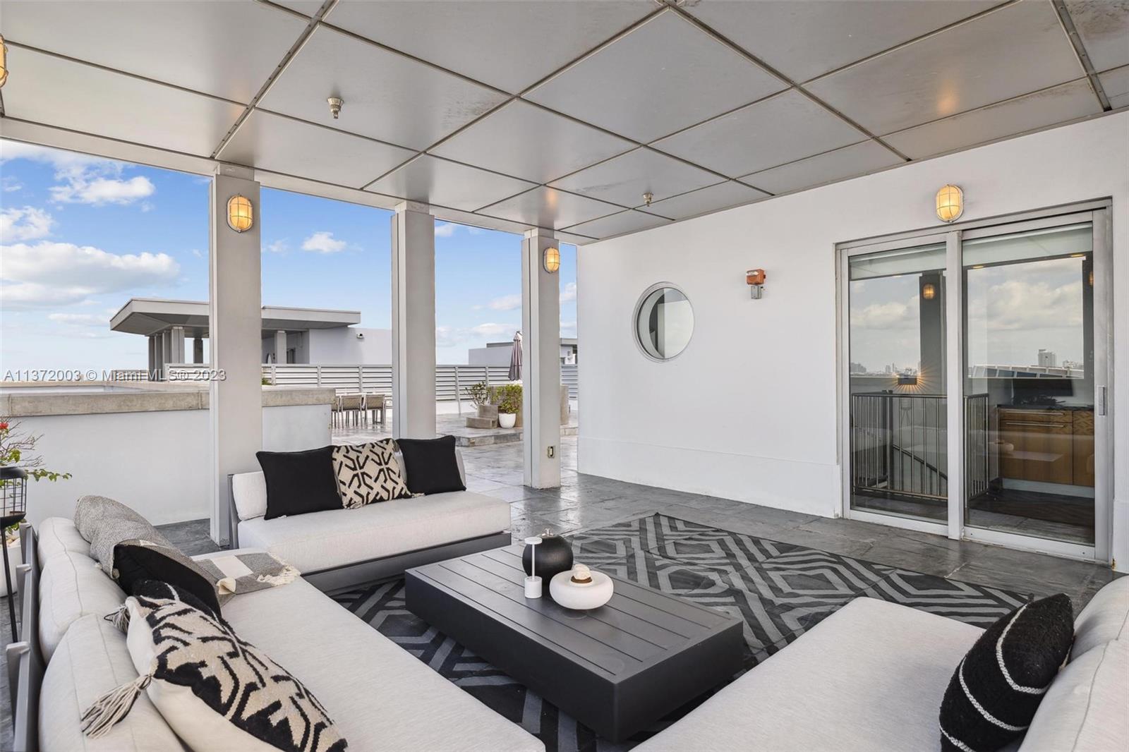 CHATHAM AT AQUA - Residential