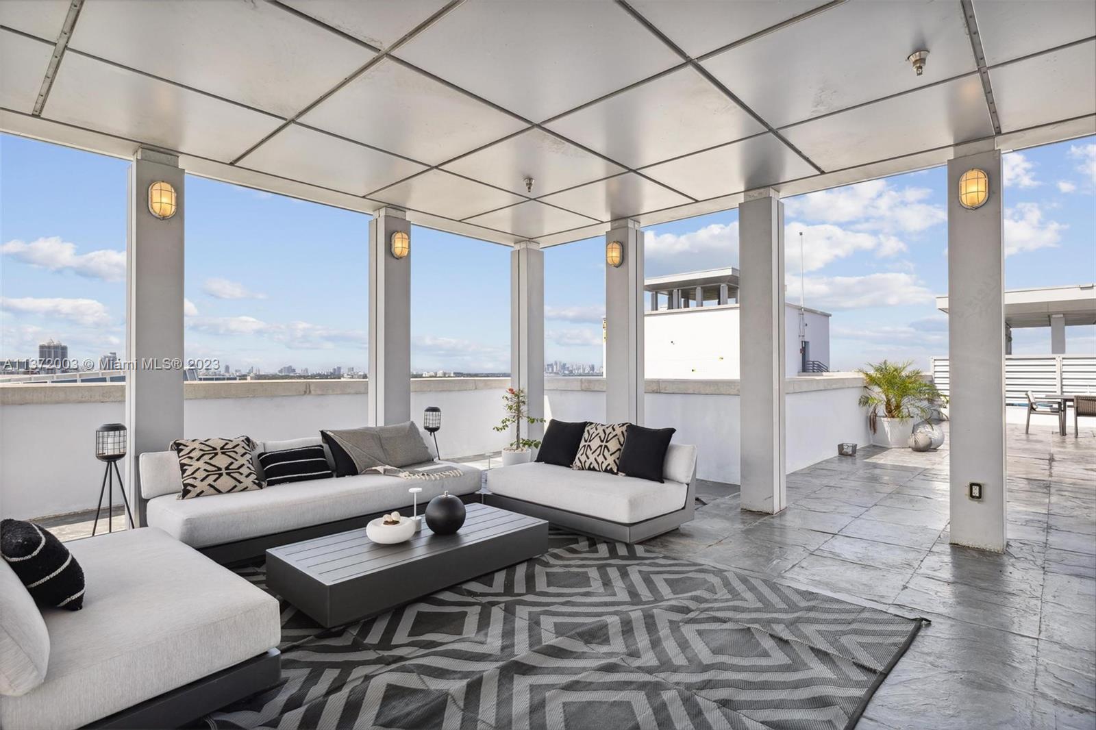 CHATHAM AT AQUA - Residential