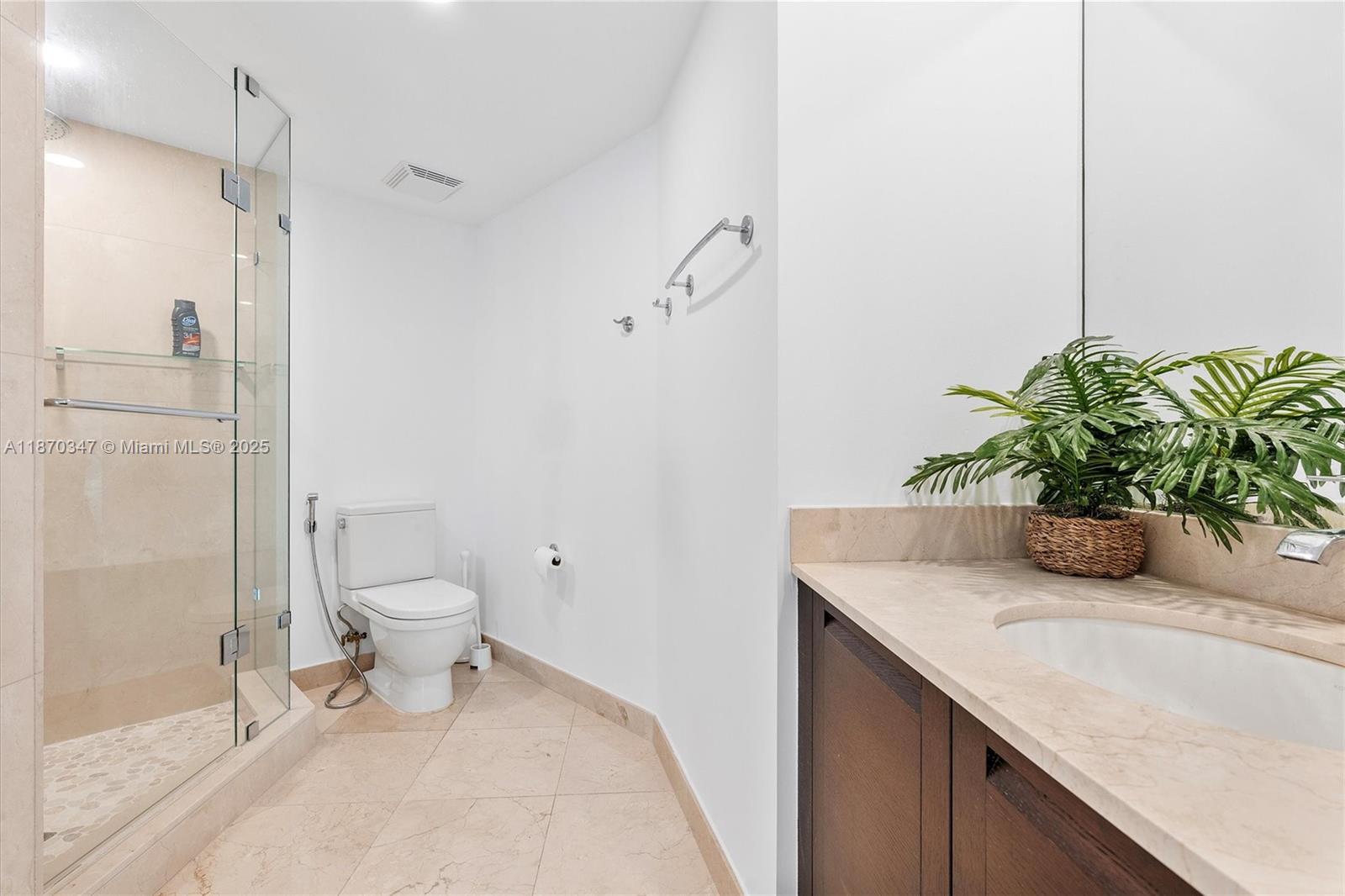 ST TROPEZ ON THE BAY II C - Residential Lease