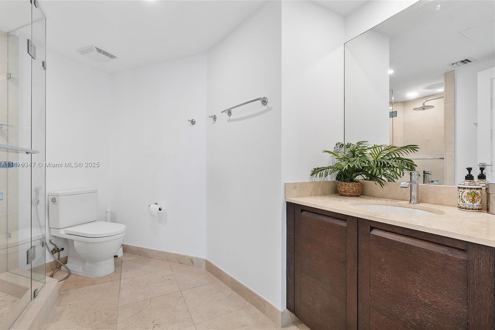 ST TROPEZ ON THE BAY II C - Residential Lease