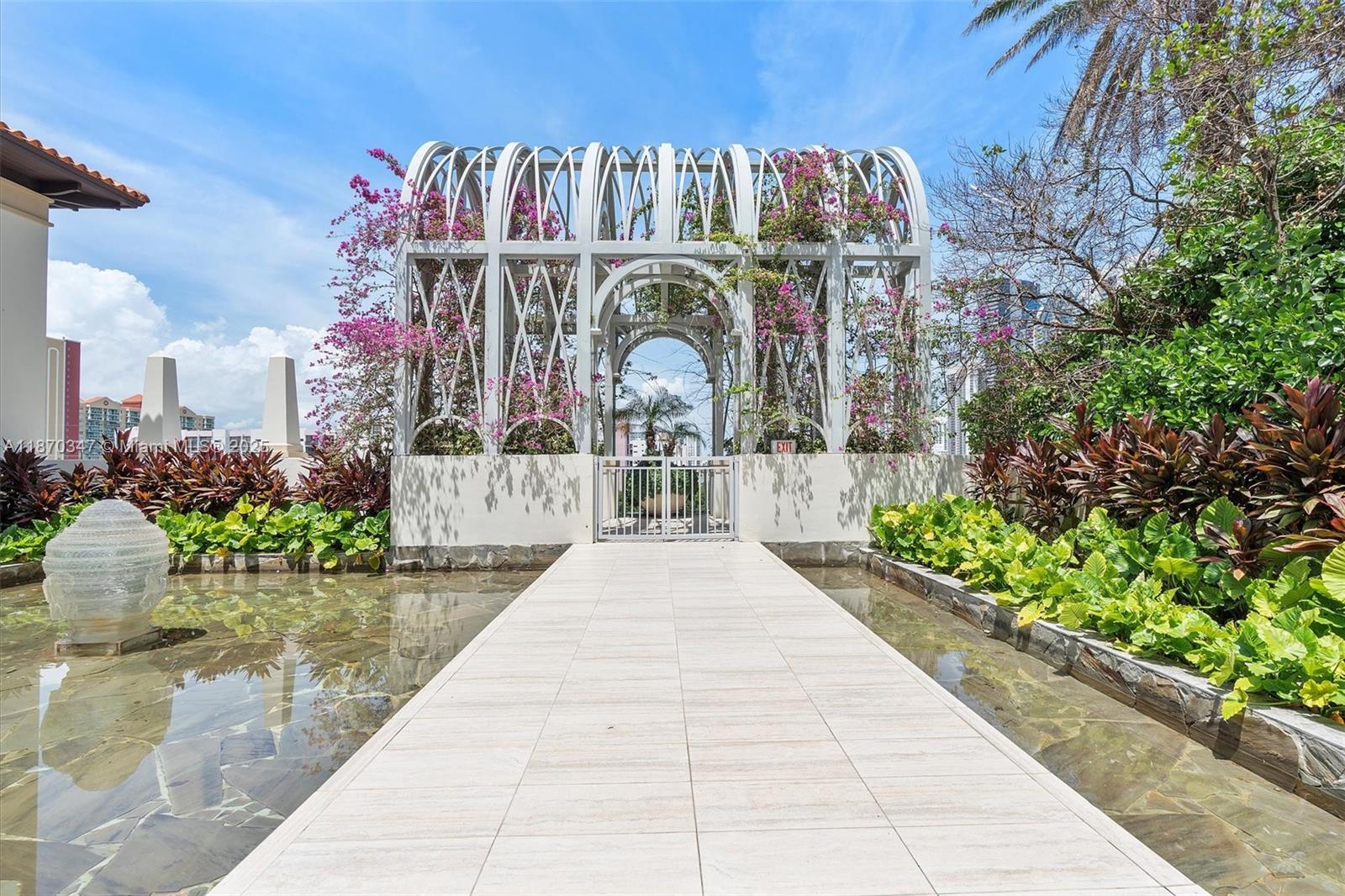 ST TROPEZ ON THE BAY II C - Residential Lease