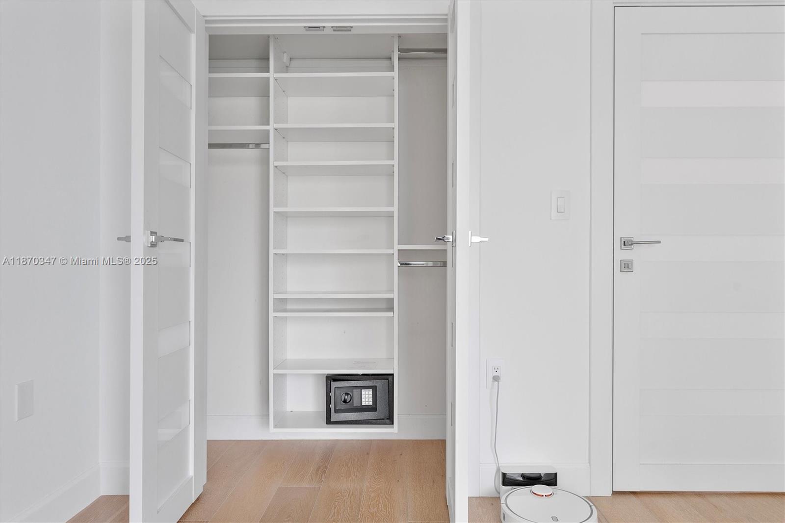 ST TROPEZ ON THE BAY II C - Residential Lease