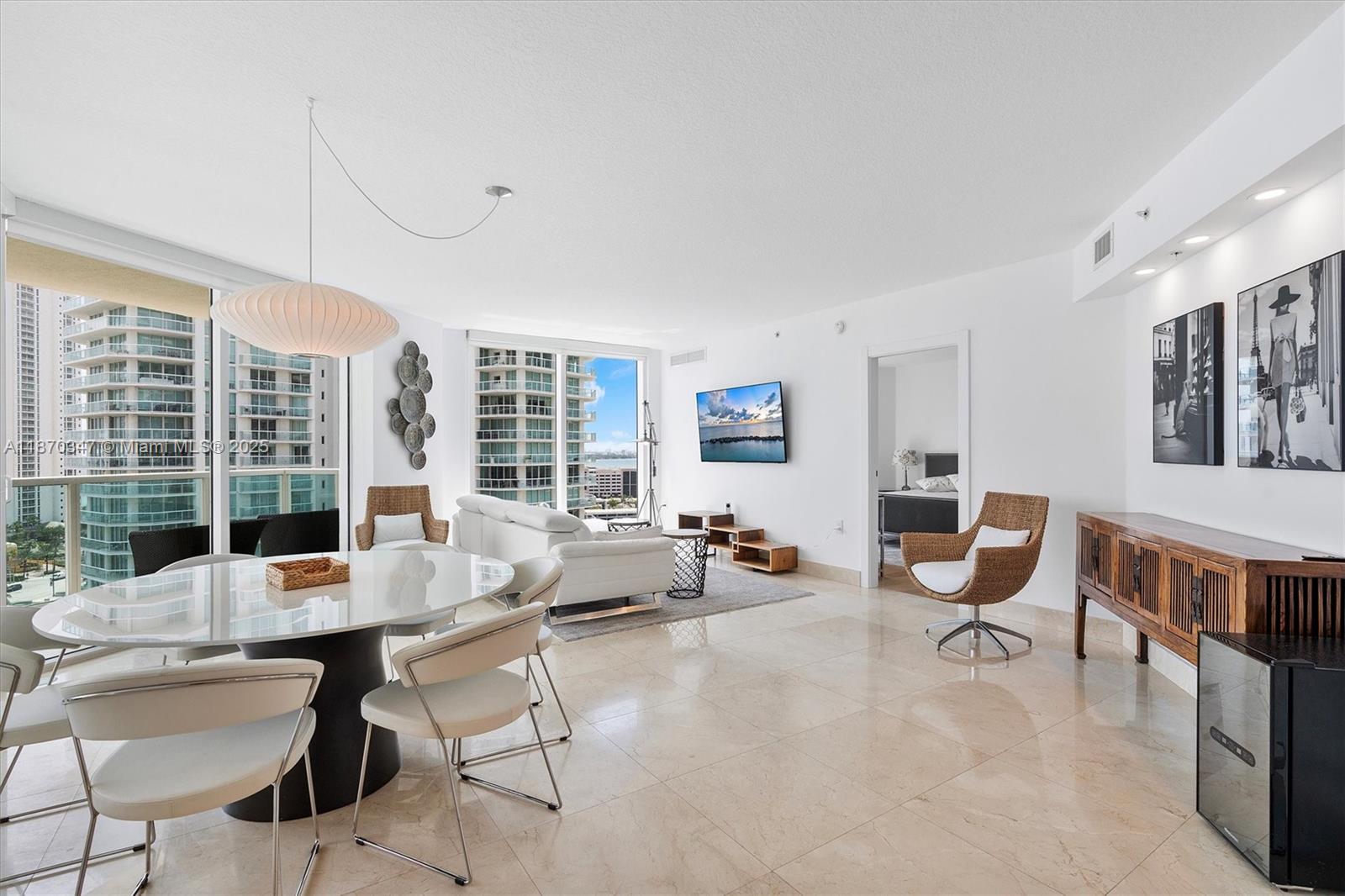 ST TROPEZ ON THE BAY II C - Residential Lease