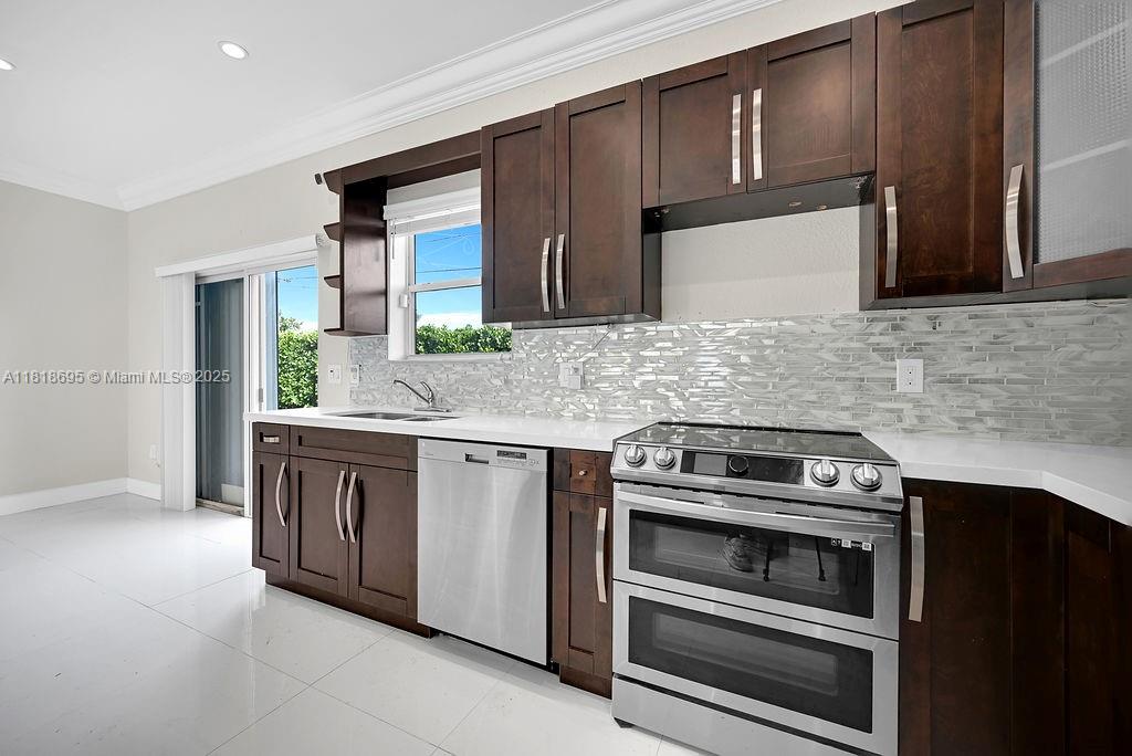 FLEETWOOD GARDENS SEC 1 - Residential