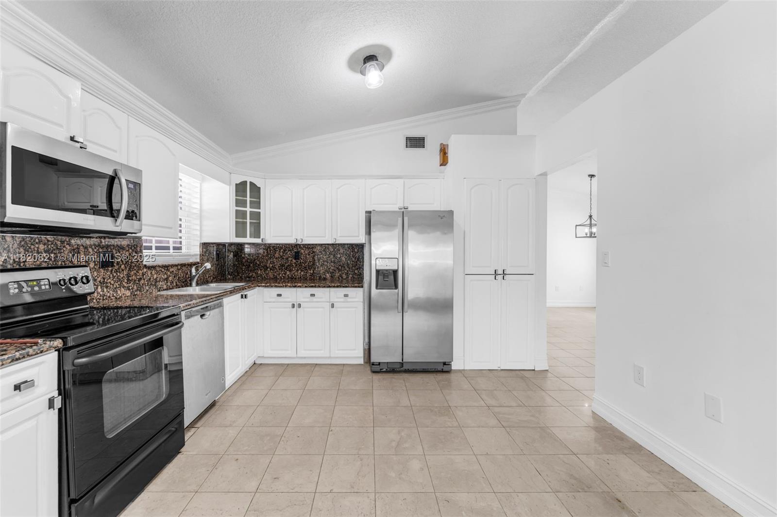 SUNSET SHORES - Residential Lease